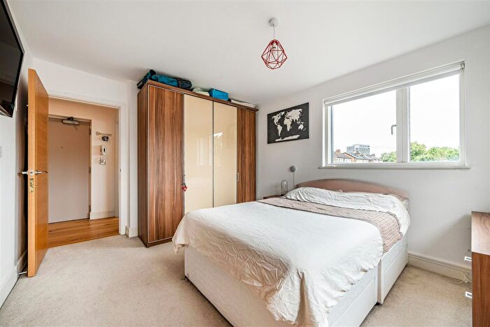 2 Bedroom Flat For Sale In Clarence Walk, Clapham, SW4