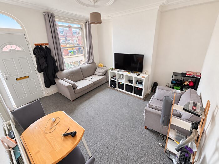 4 Bedroom Terraced House To Rent In Beechwood Terrace, Leeds, LS4