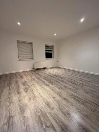 2 Bedroom Flat To Rent In London Road, Norbury, London SW16