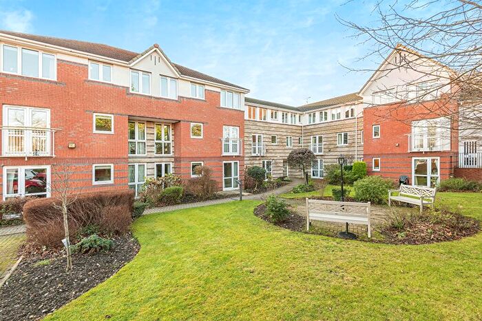 2 Bedroom Apartment For Sale In St. Edmunds Court, Leeds, LS8