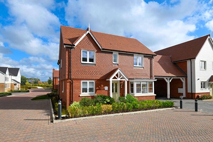 3 Bedroom Link Detached House For Sale In Long Meadow Drive, Smarden, TN27