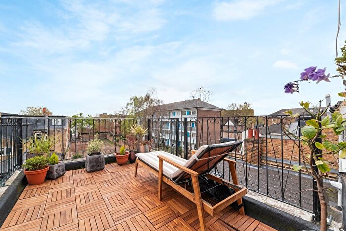 2 Bedroom Flat For Sale In Coombe Road, Chiswick, London, W4