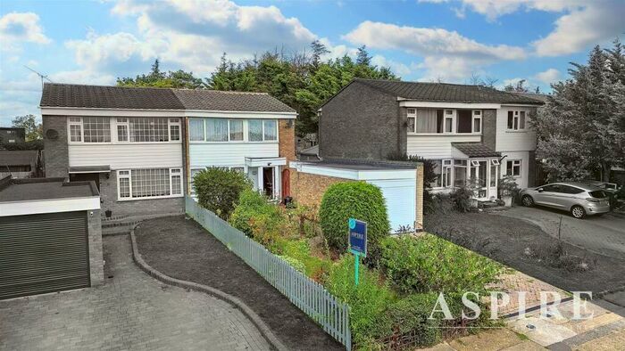 3 Bedroom Semi-Detached House For Sale In Woodside Avenue, Benfleet, SS7