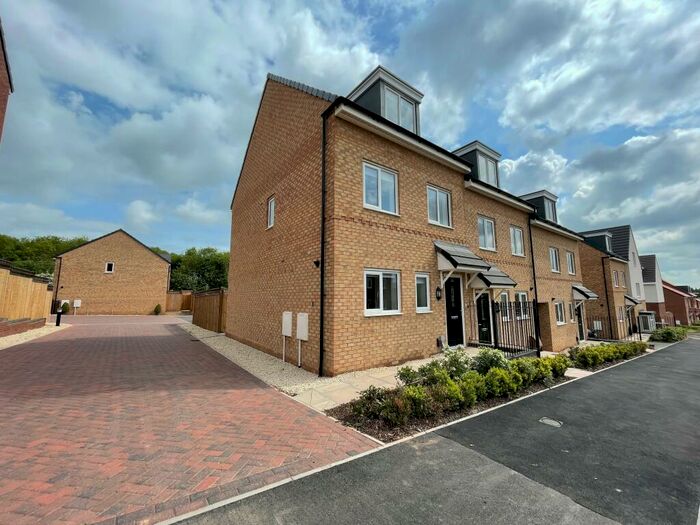 3 Bedroom House To Rent In Harviston Avenue, Gedling, NG4