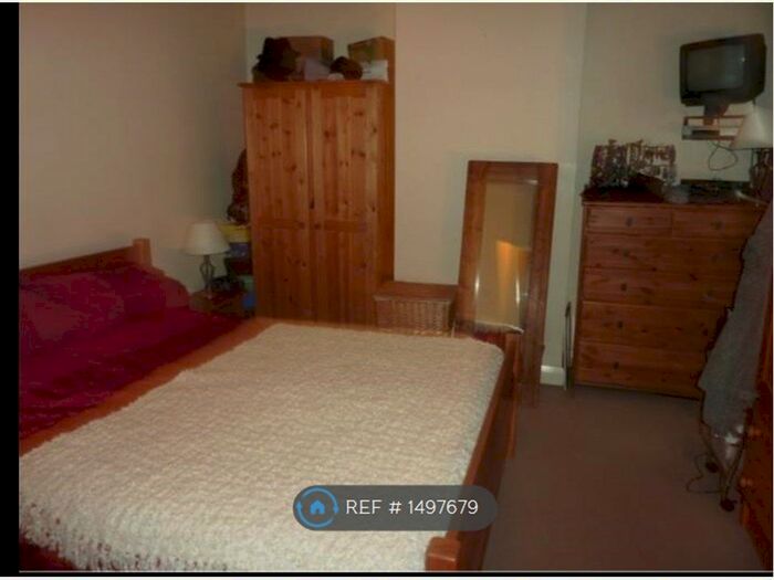 1 Bedroom Flat To Rent In Broadway Market, Barkingside, Ilford, Essex, IG6