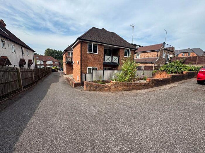 1 Bedroom Flat To Rent In West Wycombe Road, High Wycombe, HP12