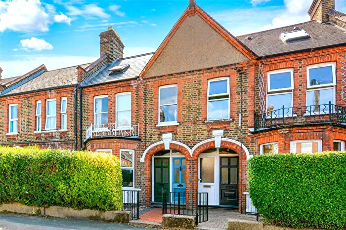 2 Bedroom Flat For Sale In Courtenay Road, Walthamstow, London, E17