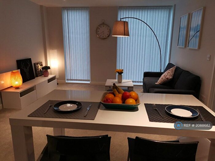 2 Bedroom Flat To Rent In Burlington Square, Manchester, M15