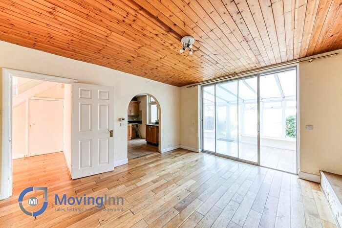 3 Bedroom End Of Terrace House For Sale In Hillcote Avenue, Norbury, SW16