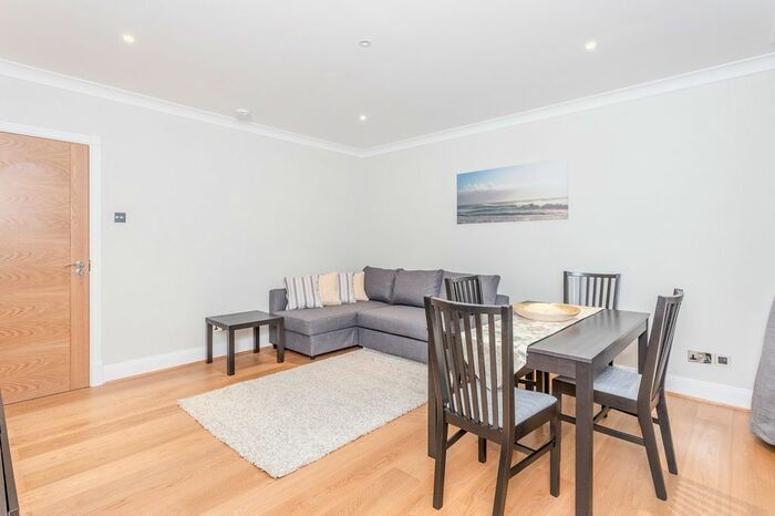 2 Bedroom Flat To Rent In Gloucester Place, Regent's Park, London, NW1