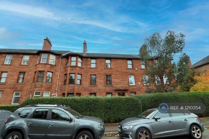 3 Bedroom Flat To Rent In Barlogan Avenue, Glasgow, G52