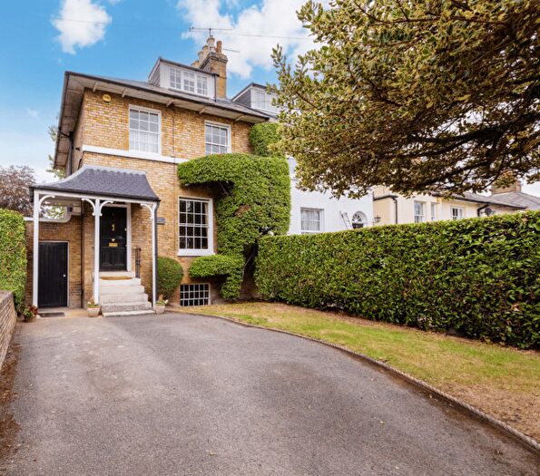 4 Bedroom Semi Detached House For Sale In Sussex Place, Slough, SL1