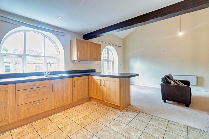 2 Bedroom Flat To Rent In Bryan Street, Farsley, Leeds, LS28