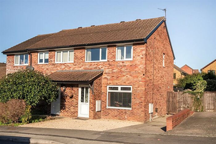 3 Bedroom Semi Detached House For Sale In Ludlow Close, Willsbridge, Bristol, BS30