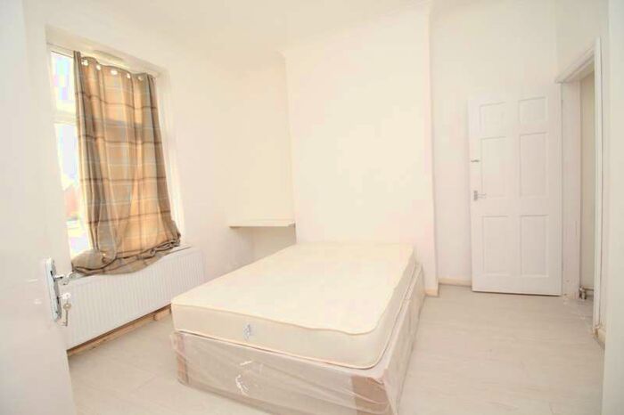 6 Bedroom Leisure Facility Commercial To Rent In St. Johns Road, Dudley, West Midlands, DY2