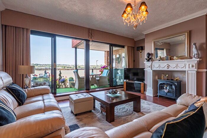1 Bedroom Flat For Sale In Seaford Court, Esplanade, Rochester, Kent, ME1