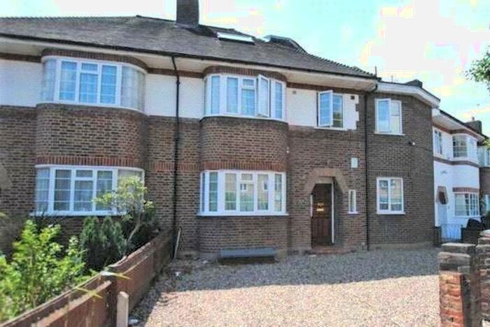 3 Bedroom Apartment To Rent In Balham Park Road, Balham, SW12