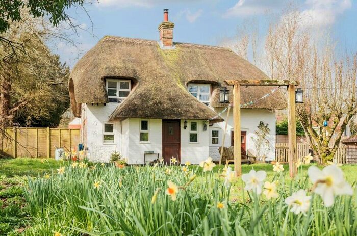 3 Bedroom Detached House For Sale In Deane, Overton, RG25