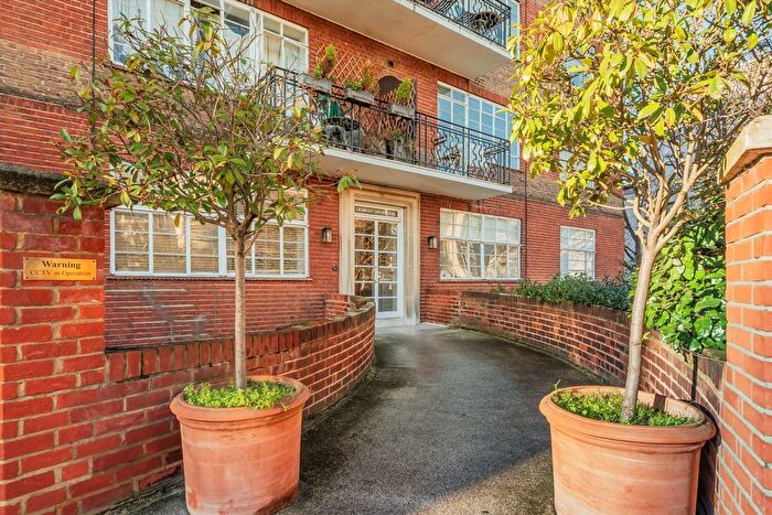 2 Bedroom Flat For Sale In Ladbroke Grove House, Holland Park, W11