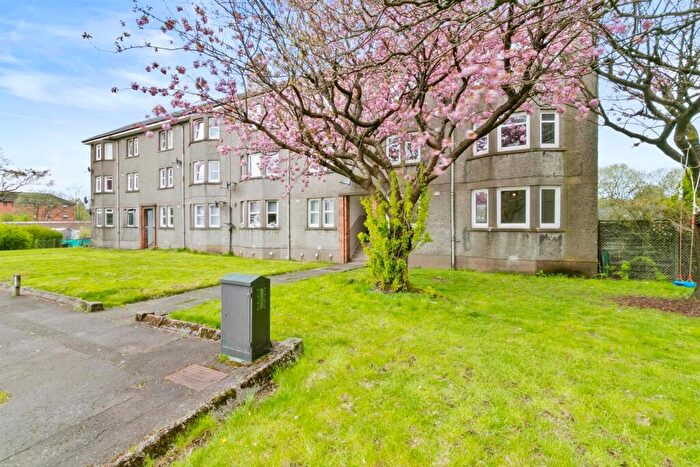2 Bedroom Flat For Sale In Eastfield Crescent Dumbarton, G82