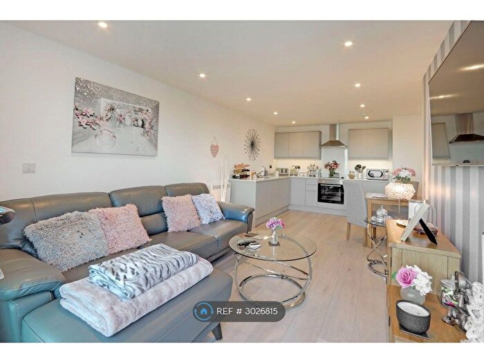 2 Bedroom Flat To Rent In Leigh Road, Havant, PO9