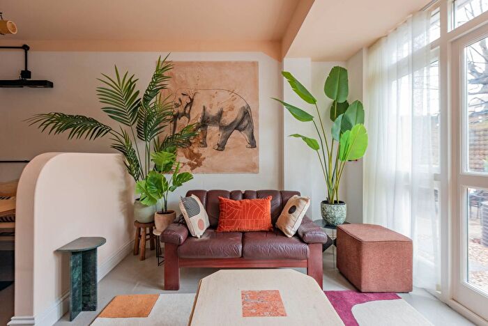 1 Bedroom Town House To Rent In Morecambe Street, London, SE17