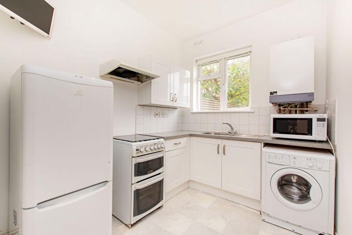 1 Bedroom Flat To Rent In Glycena Road, Shaftesbury Estate, London, SW11