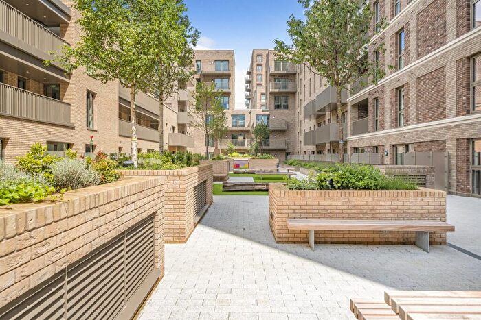 2 Bedroom Apartment To Rent In Bed, Th Floor, Adur, Refinery House In Anchors Point, E16