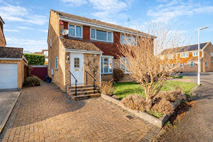 3 Bedroom Semi-Detached House For Sale In Alzey Gardens, Harpenden, Hertfordshire, AL5