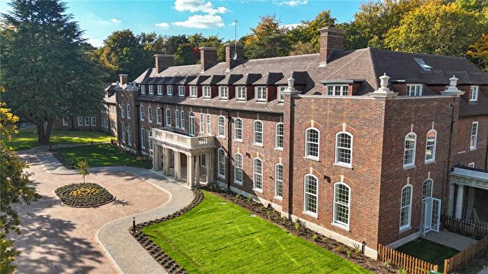 2 Bedroom Flat For Sale In Deepcut, Surrey, GU16
