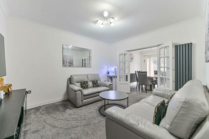 4 Bedroom End Of Terrace House To Rent In Forest Road, Sutton, SM3