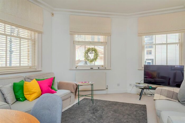 2 Bedroom Flat To Rent In Grosvenor Crescent Mews, Belgravia, SW1X