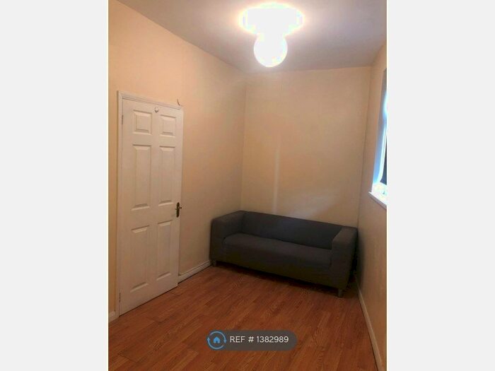 Studio To Rent In Station Road, Hayes, UB3