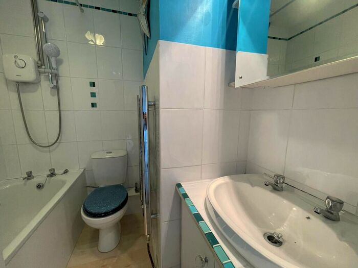 2 Bedroom Terraced House For Sale In Chatfield Drive, Guildford, GU4