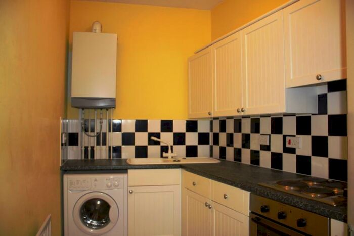 2 Bedroom Apartment To Rent In Knaphill, Woking, Surry, GU21