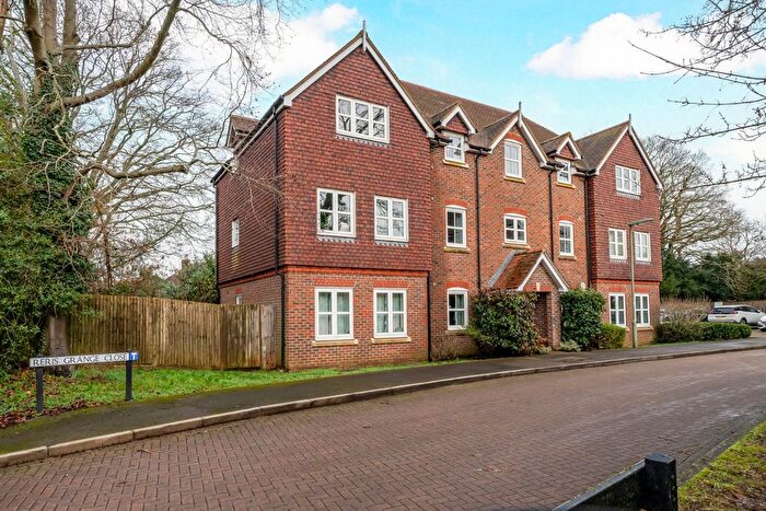 2 Bedroom Flat For Sale In Milford, Godalming, Surrey, GU8