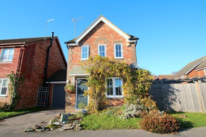 3 Bedroom Detached House For Sale In Farleys Way, Peasmarsh, TN31