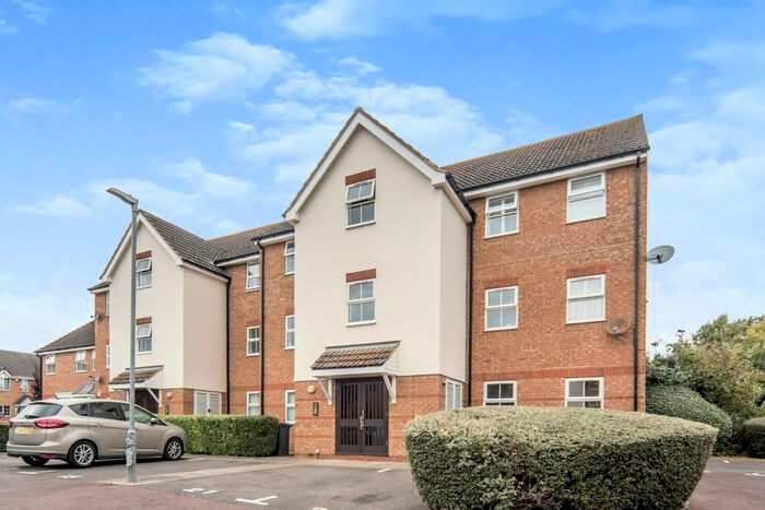 2 Bedroom Flat To Rent In Honeysuckle Close, Biggleswade, SG18