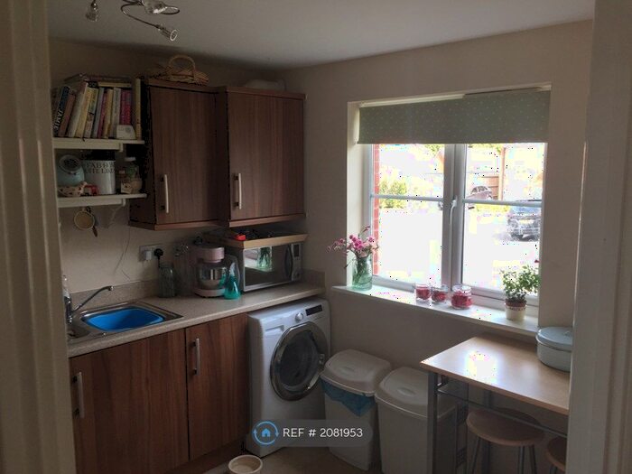 3 Bedroom End Of Terrace House To Rent In Dol Y Dderwen, Ammanford, SA18