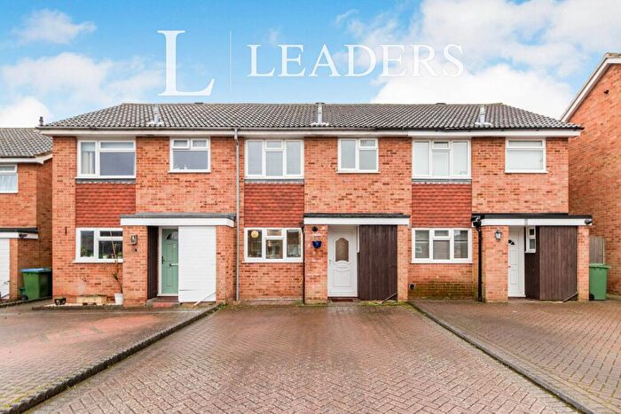 3 Bedroom Terraced House To Rent In Egmont Road, KT12