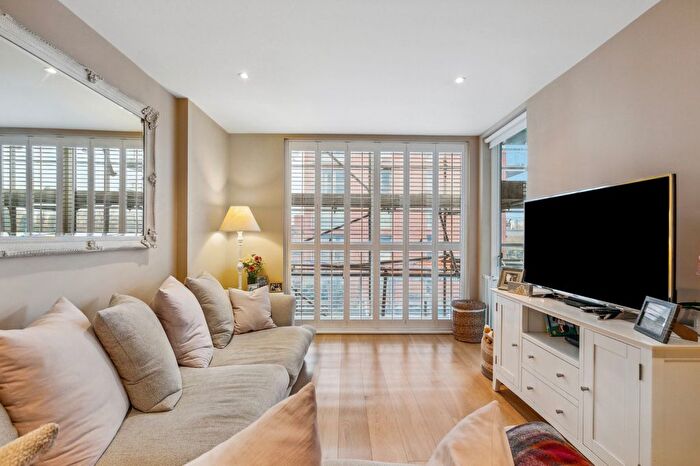 2 Bedroom Flat To Rent In Malthouse Court, High Street, TW8