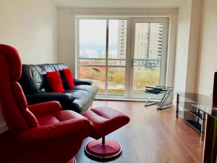 3 Bedroom Apartment To Rent In The Riley Building, Salford, M5