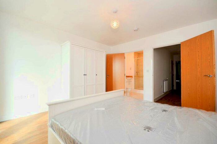 2 Bedroom Flat To Rent In Parkside Court, Royal Docks, London, E16