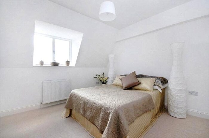 1 Bedroom Flat To Rent In The Vale, London, W3