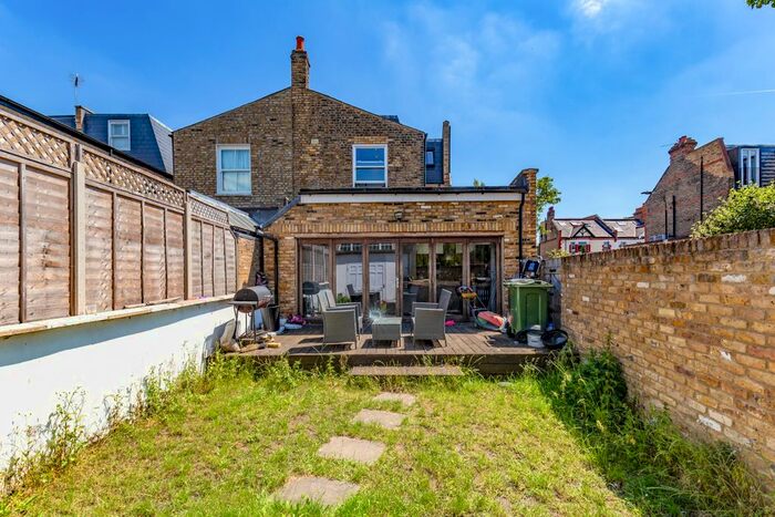 3 Bedroom Flat To Rent In Langthorne Street, London, SW6