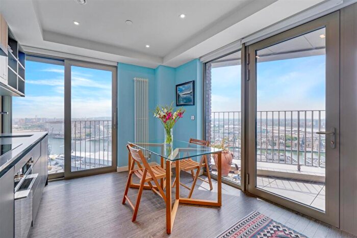 1 Bedroom Apartment For Sale In Royal Docks West, Royal Victoria Dock, E16