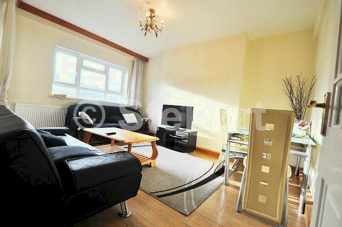 3 Bedroom Flat To Rent In Linale House, Murray Grove, N1