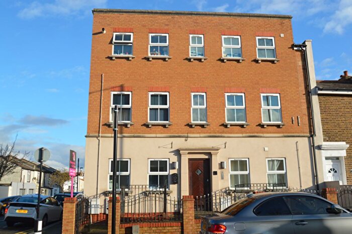 1 Bedroom Flat To Rent In Bloomfield Road, Plumstead, London, SE18