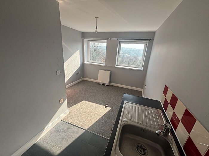 2 Bedroom Flat To Rent In Neath Road, Plasmarl, Swansea, SA6