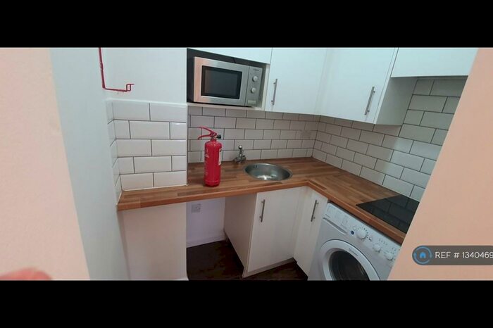 Studio To Rent In Carshalton Road, Sutton, SM1